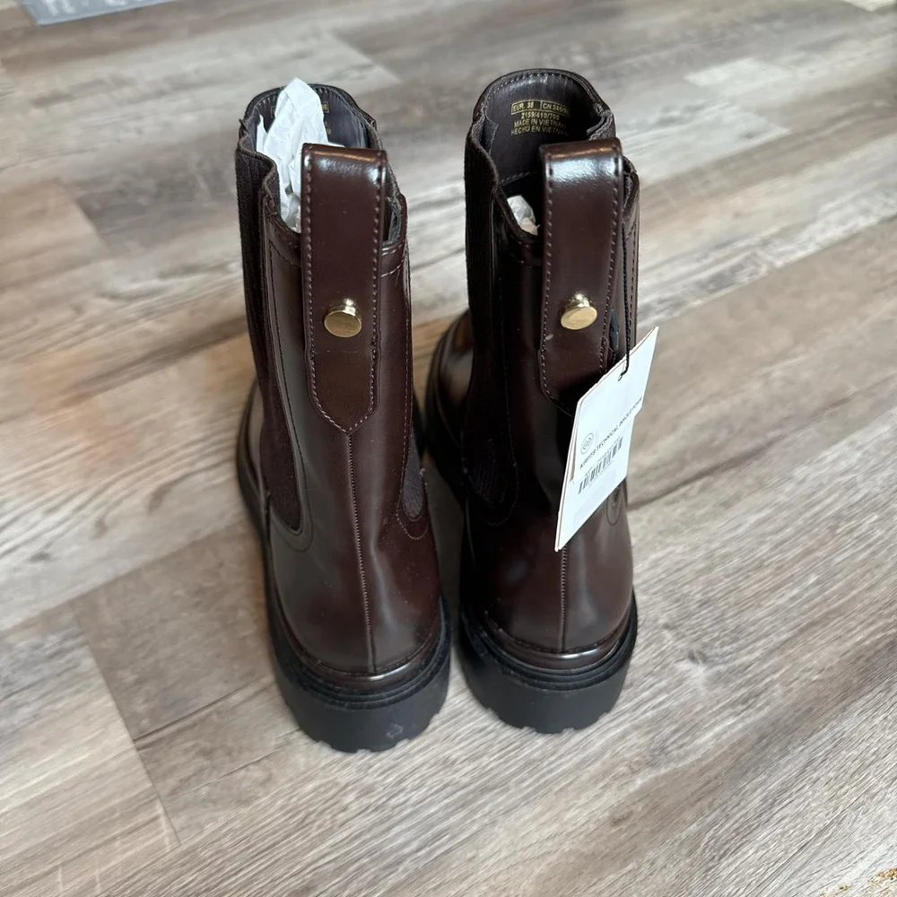 ZARA FLAT CROCODILE-EFFECT ANKLE BOOTS - Size 7.5
